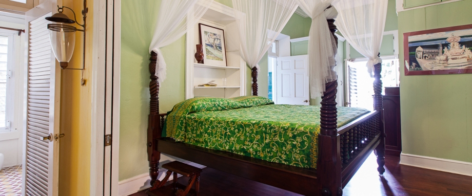 The restful master bedroom's comfortable king sized bed features a premium mattress with a pillowtop.